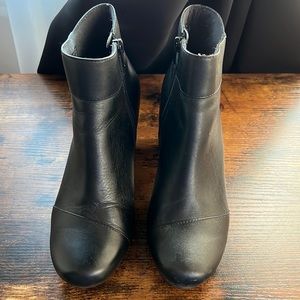 Clarks Bootie Size 6.5